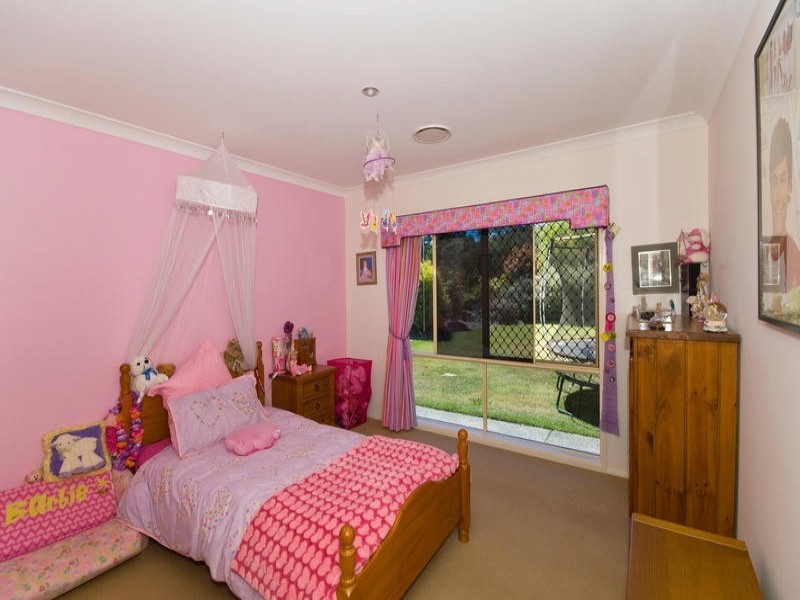 6 Fairy Wren Crt, Bonogin QLD 4213