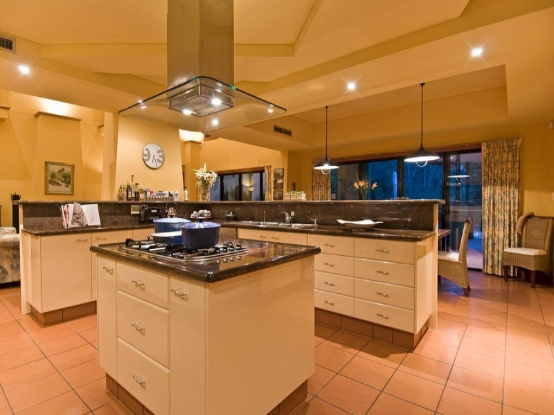 29 Kentia Court, Elanora QLD 4221