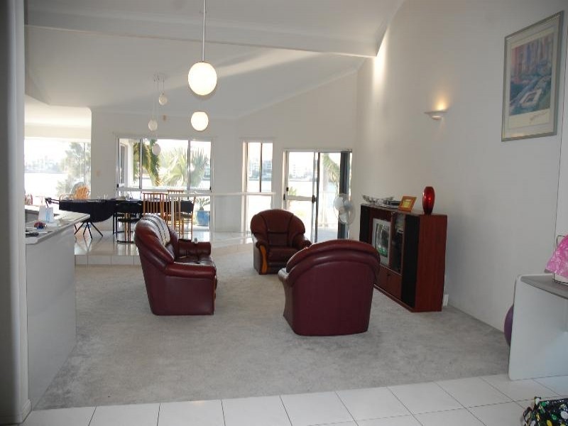 29 Northwestern Ct, Varsity Lakes QLD 4227