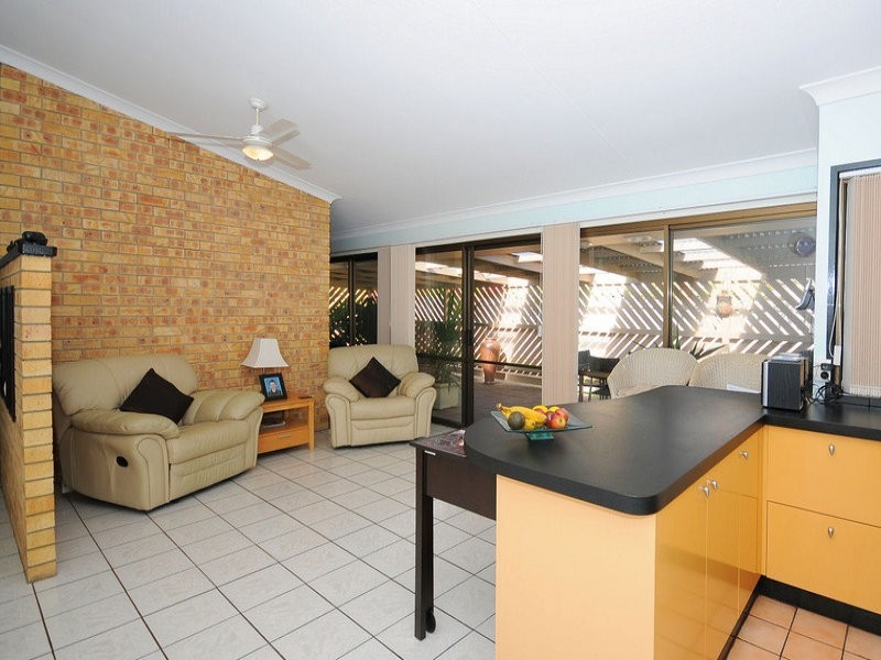 41 Hansen Street, Urangan QLD 4655