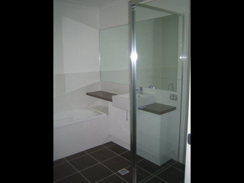 1/42 Careel Close, Helensvale QLD 4212