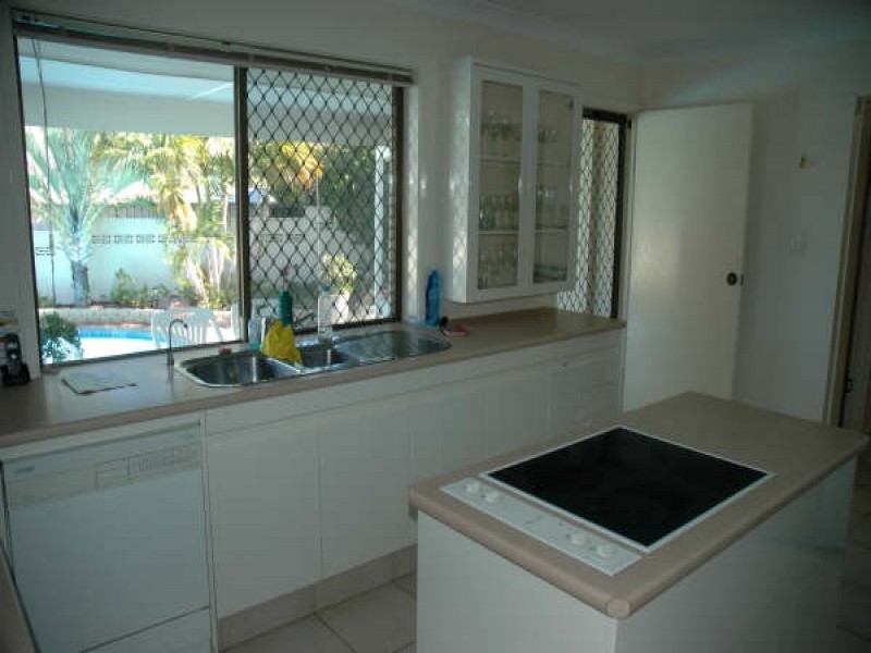 6 Crinum Crescent, Southport QLD 4215