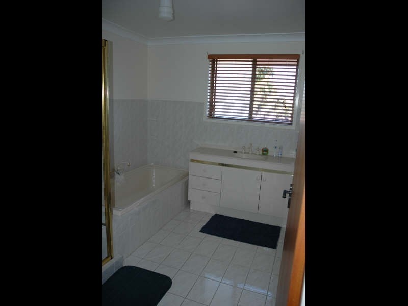 6 Crinum Crescent, Southport QLD 4215