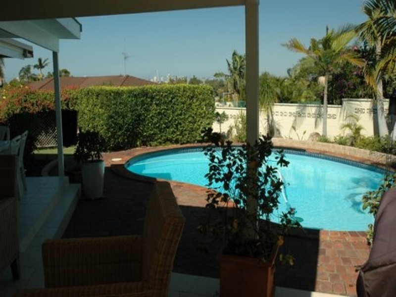 6 Crinum Crescent, Southport QLD 4215