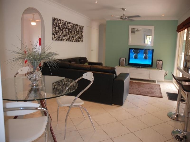 21 Lakeridge Drive, Varsity Lakes QLD 4227