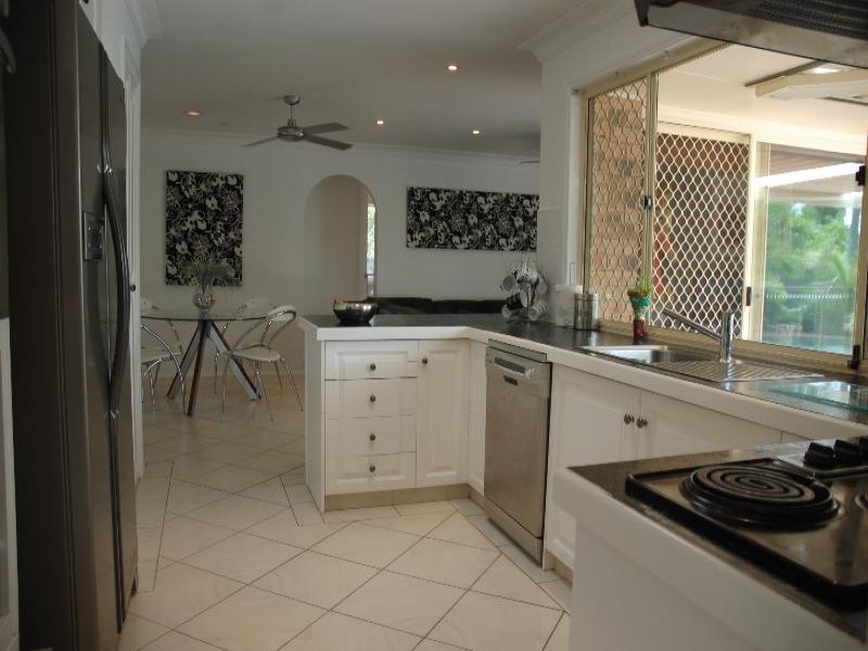 21 Lakeridge Drive, Varsity Lakes QLD 4227