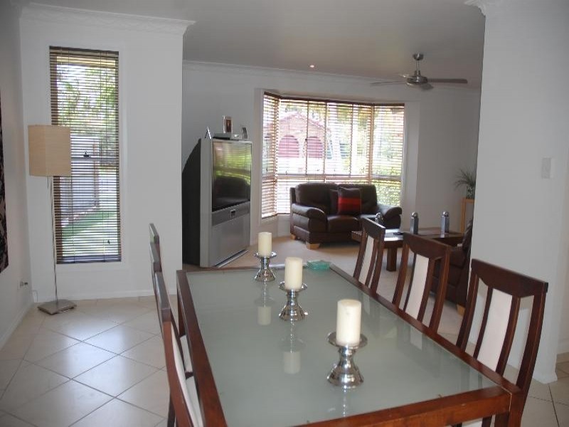 21 Lakeridge Drive, Varsity Lakes QLD 4227