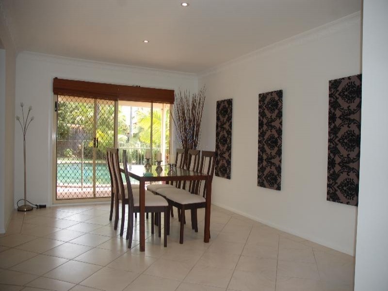 21 Lakeridge Drive, Varsity Lakes QLD 4227