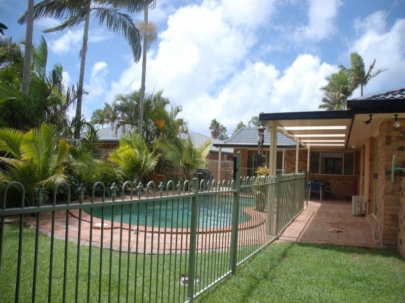 21 Lakeridge Drive, Varsity Lakes QLD 4227