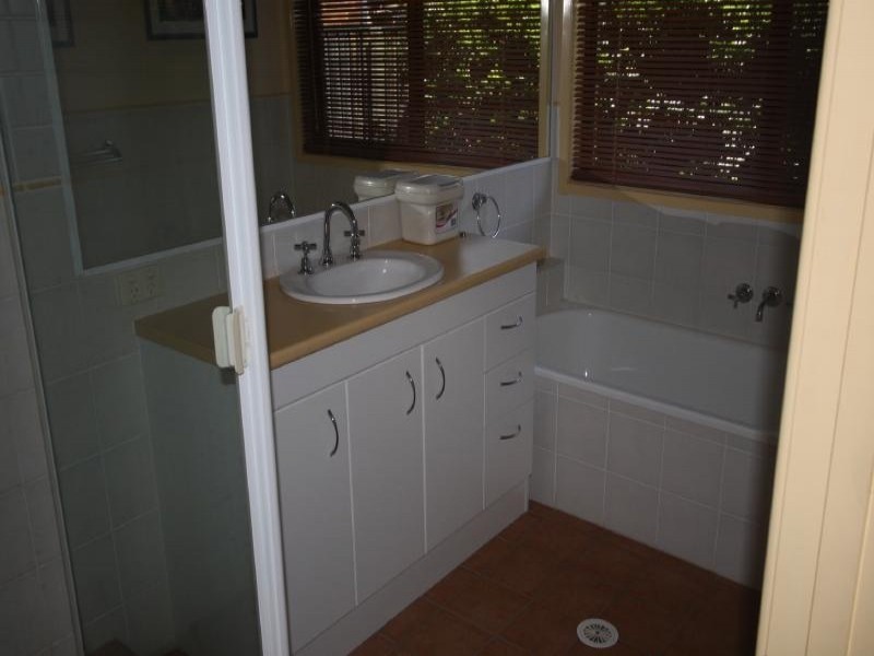 9 Grasstree Way, Molendinar QLD 4214