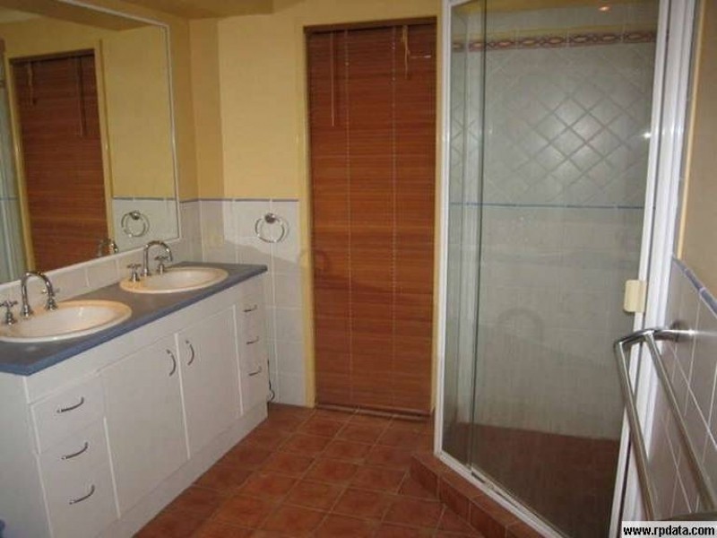 9 Grasstree Way, Molendinar QLD 4214