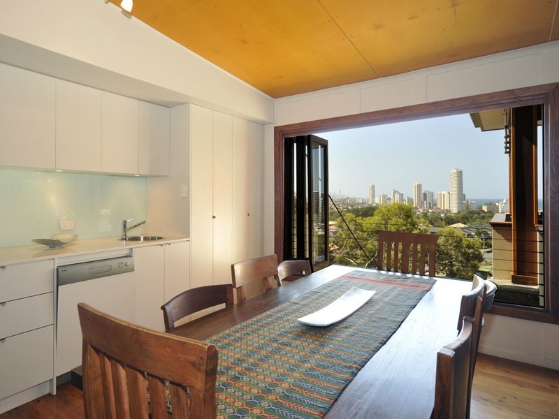 1/8 East Street, Burleigh Heads QLD 4220