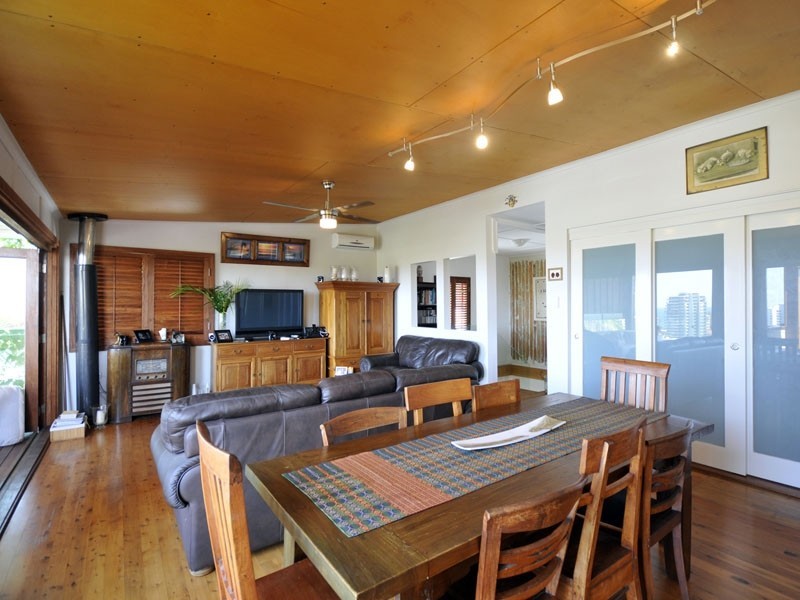 1/8 East Street, Burleigh Heads QLD 4220