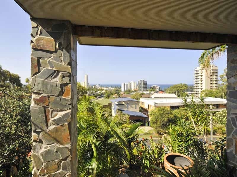 1/8 East Street, Burleigh Heads QLD 4220