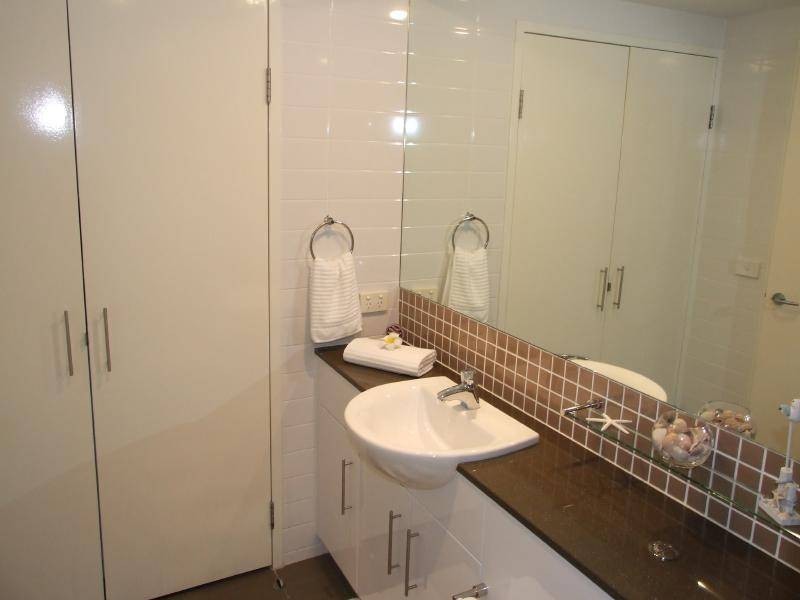 2046/1 Ocean Street, Burleigh Heads QLD 4220