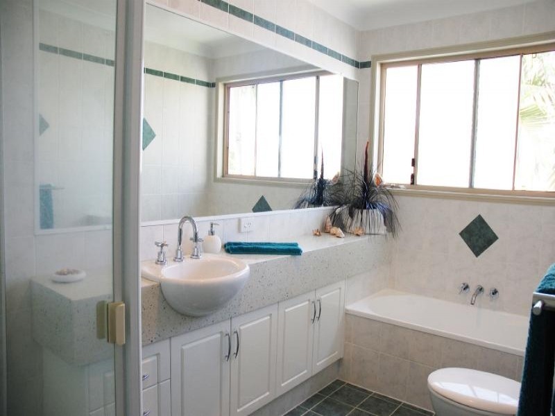 16 Northwestern Ct, Varsity Lakes QLD 4227