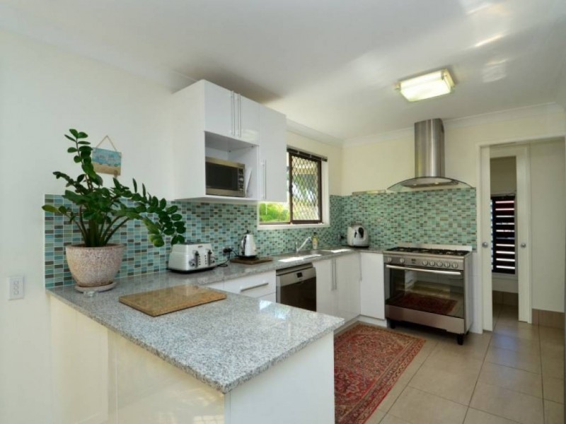 7 Joan Street, Burleigh Waters QLD 4220
