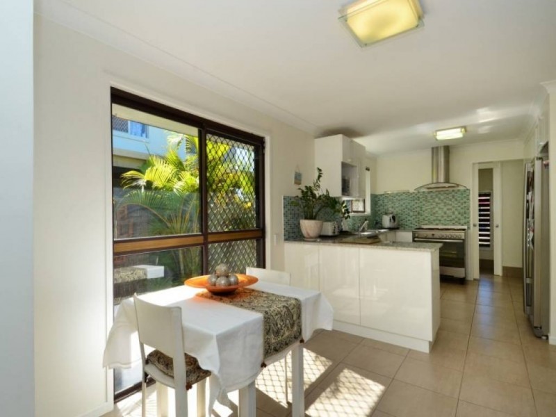 7 Joan Street, Burleigh Waters QLD 4220