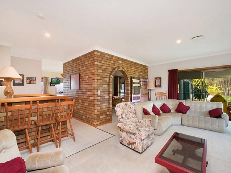 34 Larch Street, Tallebudgera QLD 4228