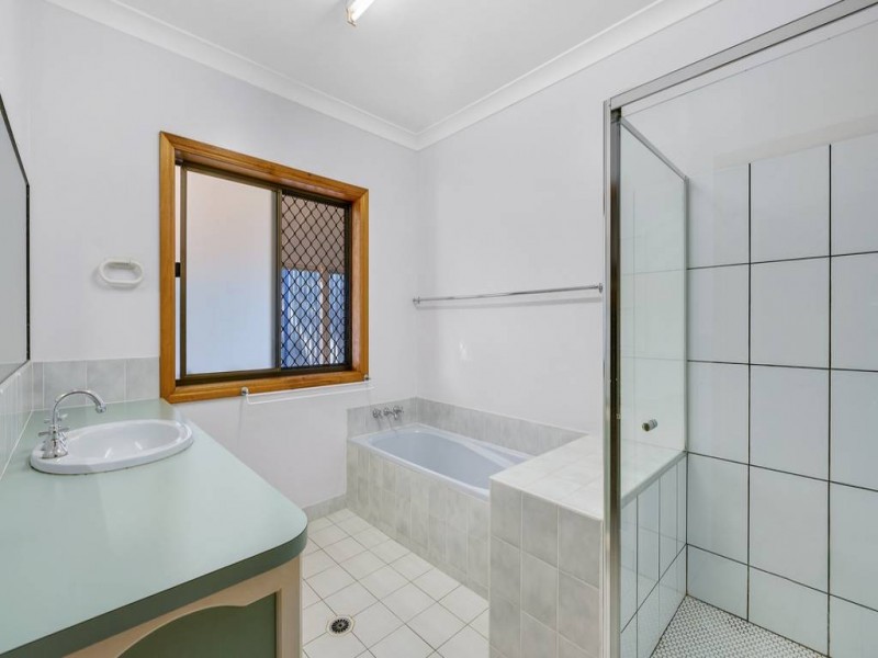 34 Larch Street, Tallebudgera QLD 4228