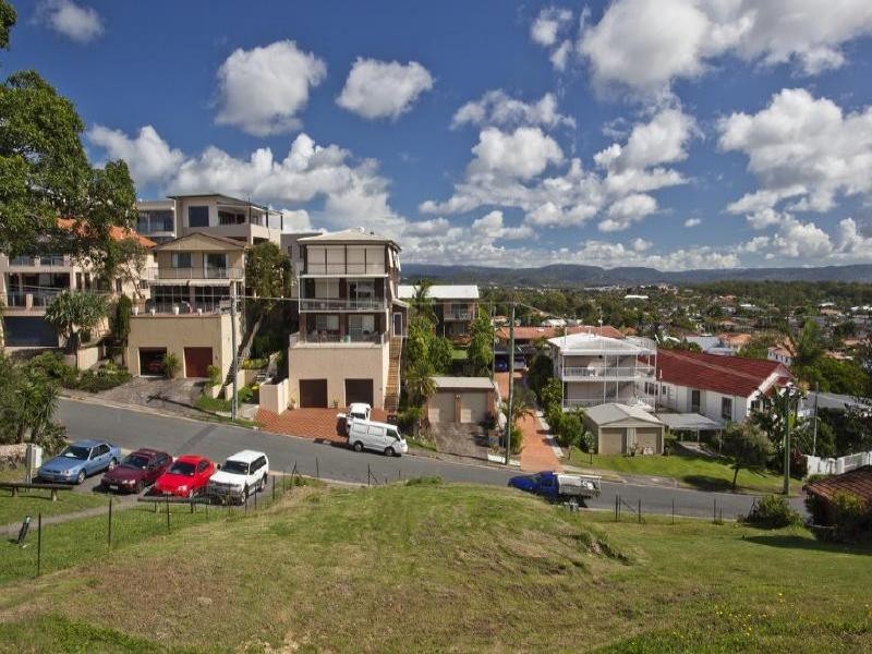 26 Brakes Cresent, Miami QLD 4220