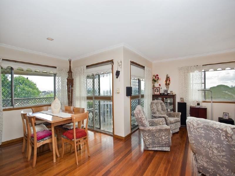 26 Brakes Cresent, Miami QLD 4220