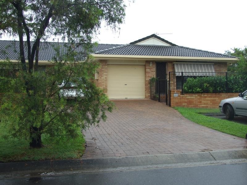 1/1 Greenleaf Close, Burleigh Waters QLD 4220