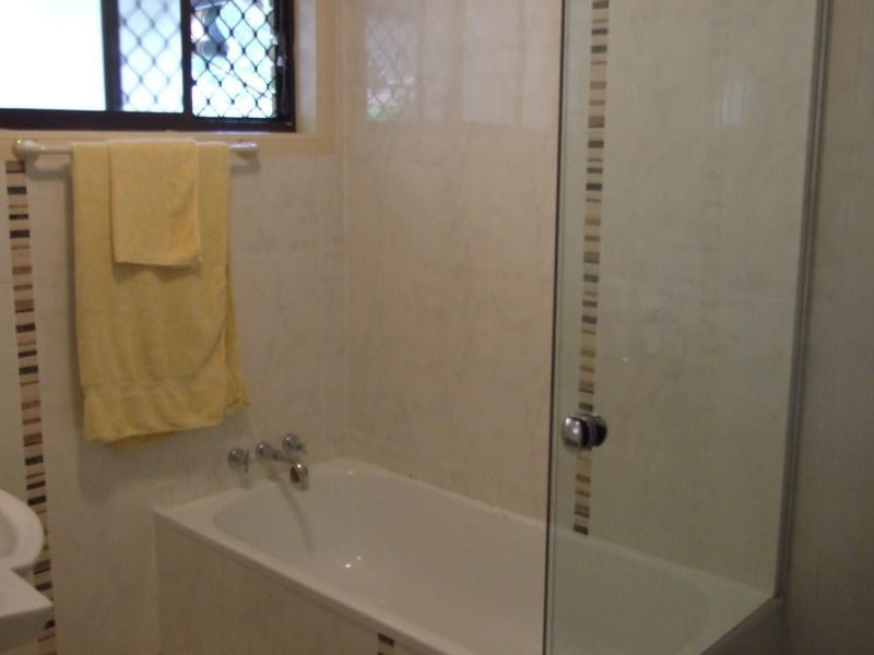 1/1 Greenleaf Close, Burleigh Waters QLD 4220