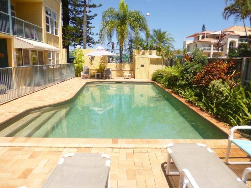 8/3 Redondo Ave, Miami QLD 4220