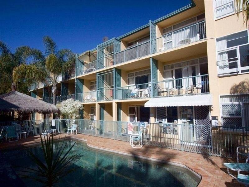8/3 Redondo Ave, Miami QLD 4220