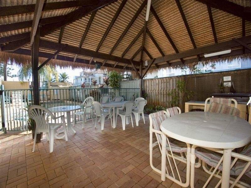 8/3 Redondo Ave, Miami QLD 4220