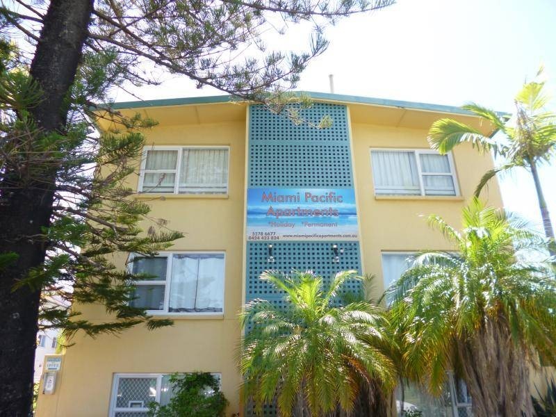 8/3 Redondo Ave, Miami QLD 4220