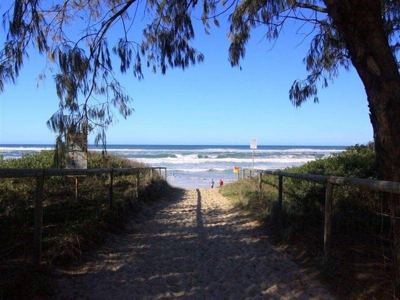8/3 Redondo Ave, Miami QLD 4220