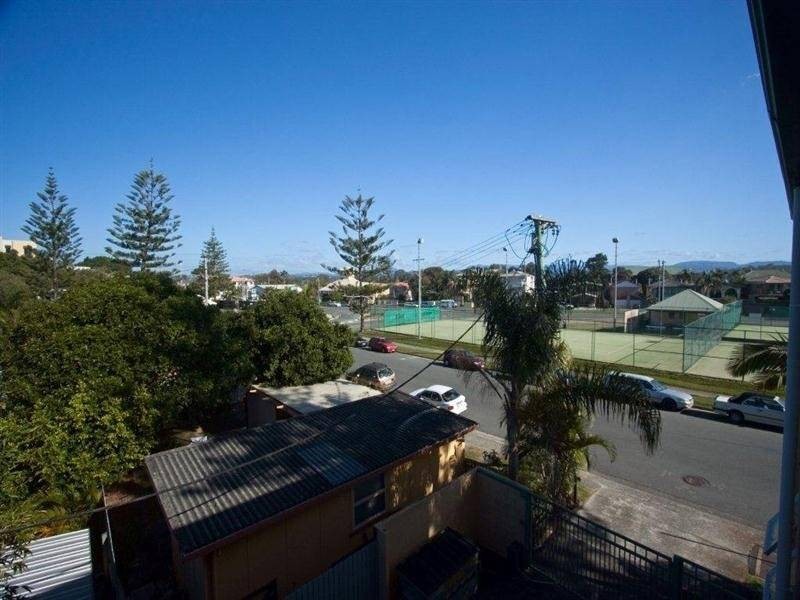 8/3 Redondo Ave, Miami QLD 4220
