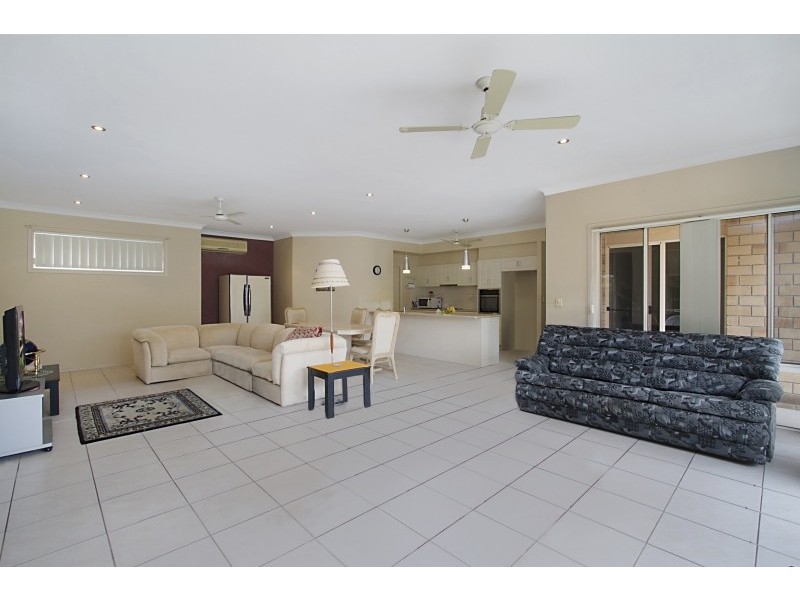 18 Lantau Crescent, Varsity Lakes QLD 4227