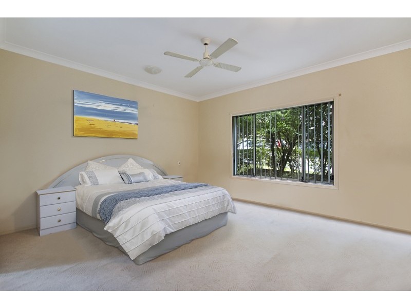 18 Lantau Crescent, Varsity Lakes QLD 4227