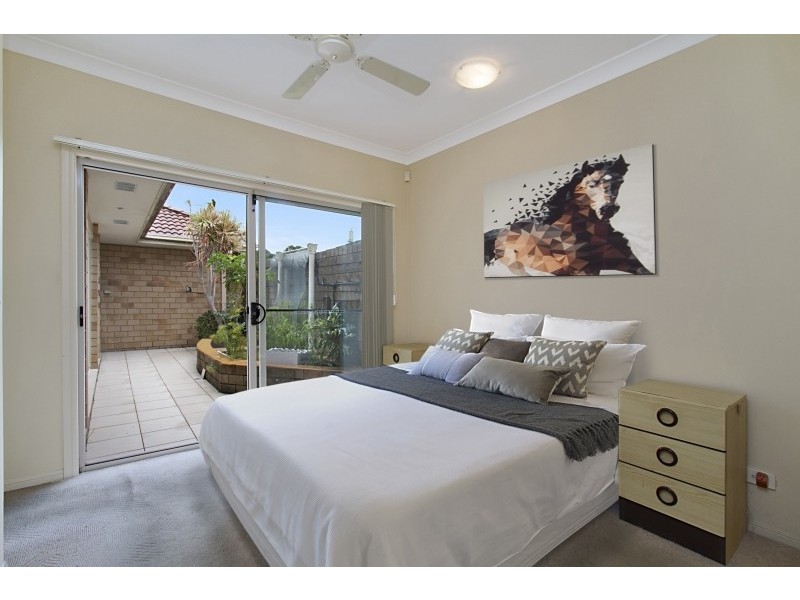 18 Lantau Crescent, Varsity Lakes QLD 4227