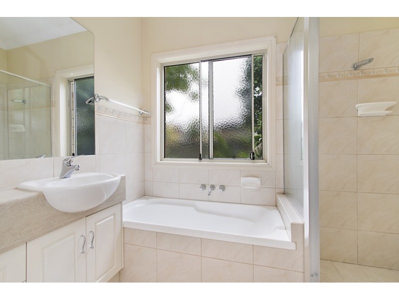 18 Lantau Crescent, Varsity Lakes QLD 4227