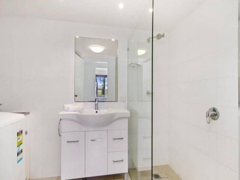 12/1915 Gold Coast Highway, Burleigh Heads QLD 4220