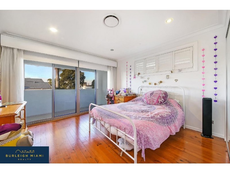 36 Conifer Crescent, Broadbeach Waters QLD 4218