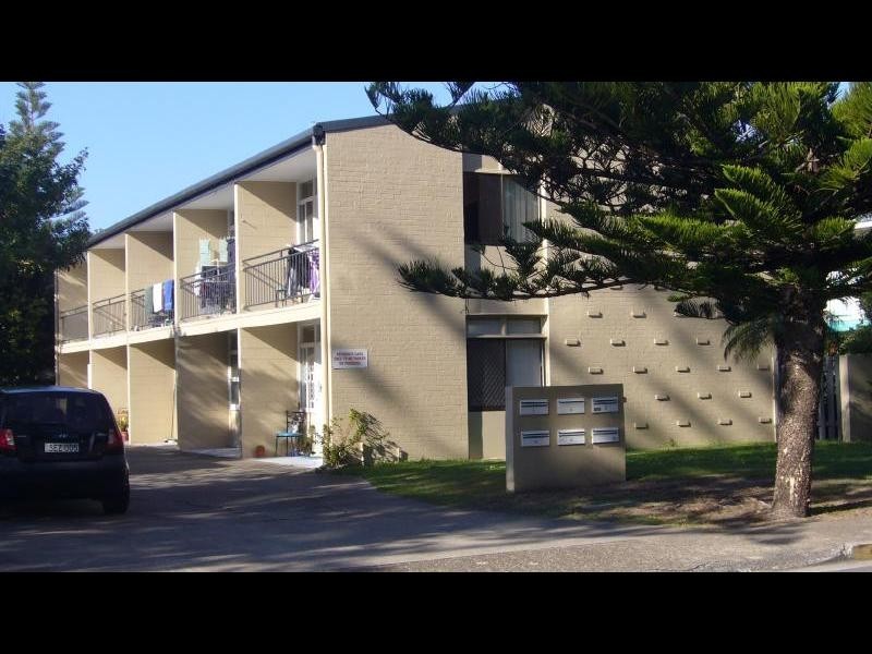 2/4 George Ave, Broadbeach QLD 4218