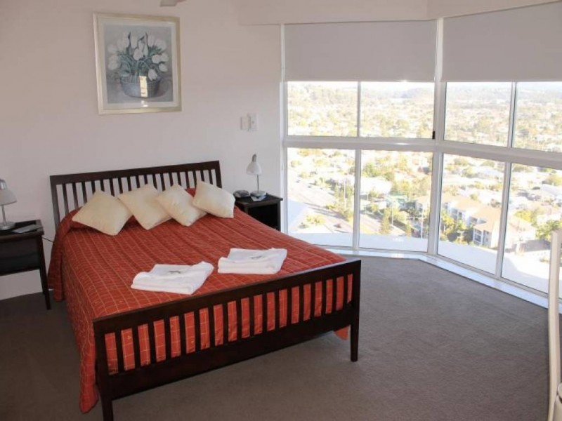 19E/238 The Esplanade, Miami QLD 4220