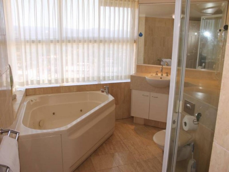 19E/238 The Esplanade, Miami QLD 4220