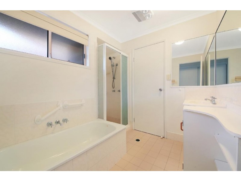 32 Cumberland Drive, Varsity Lakes QLD 4227