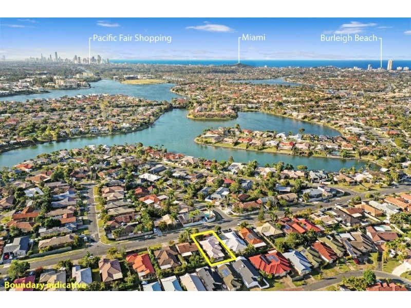 32 Cumberland Drive, Varsity Lakes QLD 4227