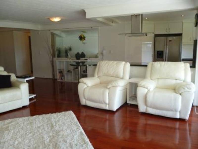 2/45 Hayle Street,, Burleigh Heads QLD 4220