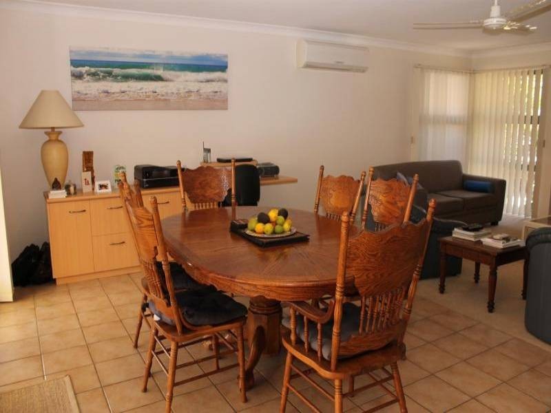 77 Seville CCT, Burleigh Waters QLD 4220