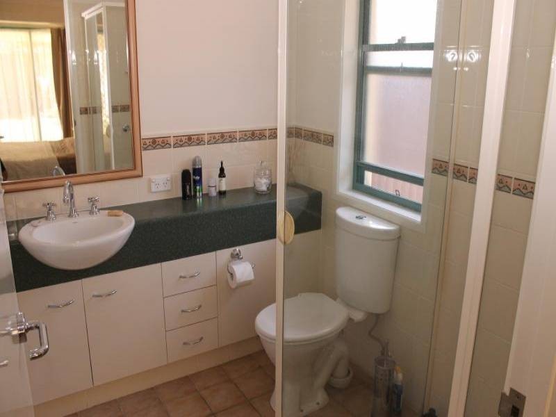 77 Seville CCT, Burleigh Waters QLD 4220