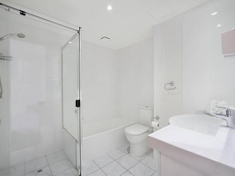22/4-6 Britannia Avenue, Broadbeach QLD 4218