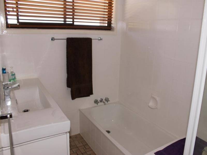 1 Warrina Crescent, Burleigh Heads QLD 4220